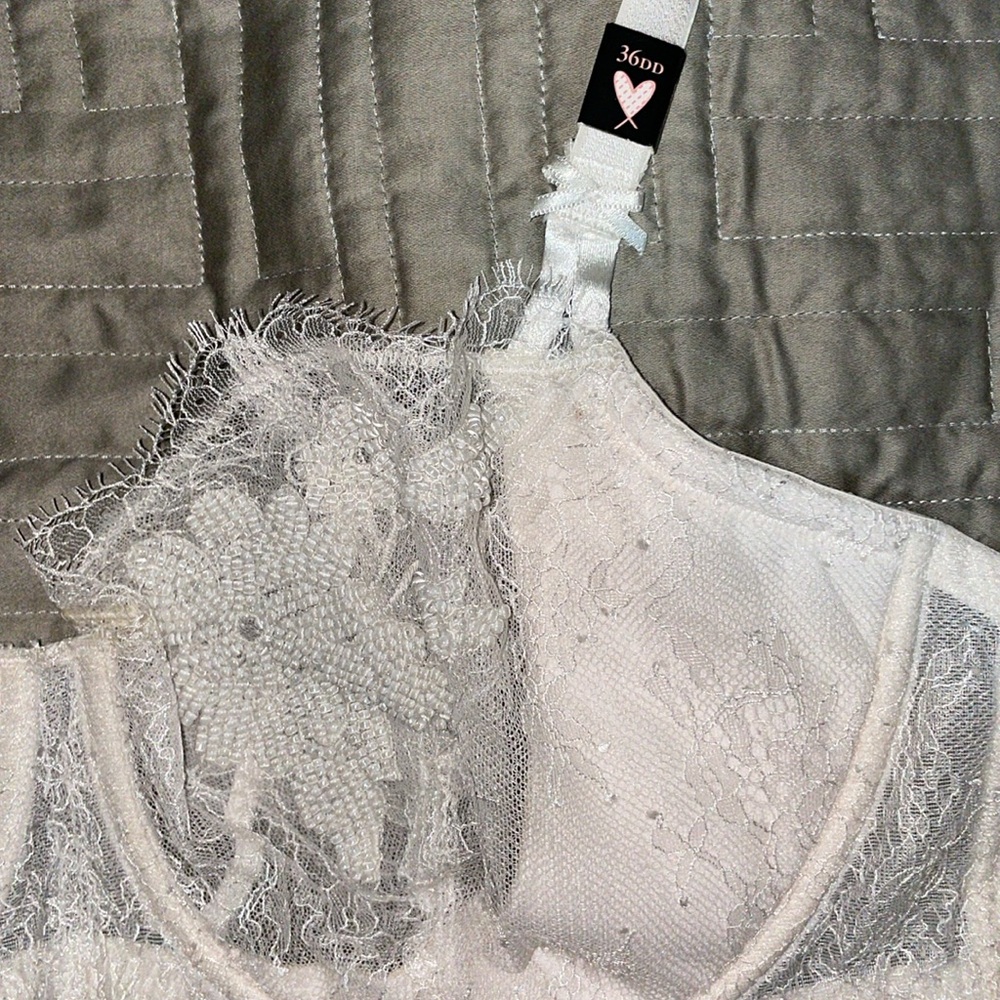 Victoria secret-Elegant Lace Underwire Bra - White - Picture 8 of 9